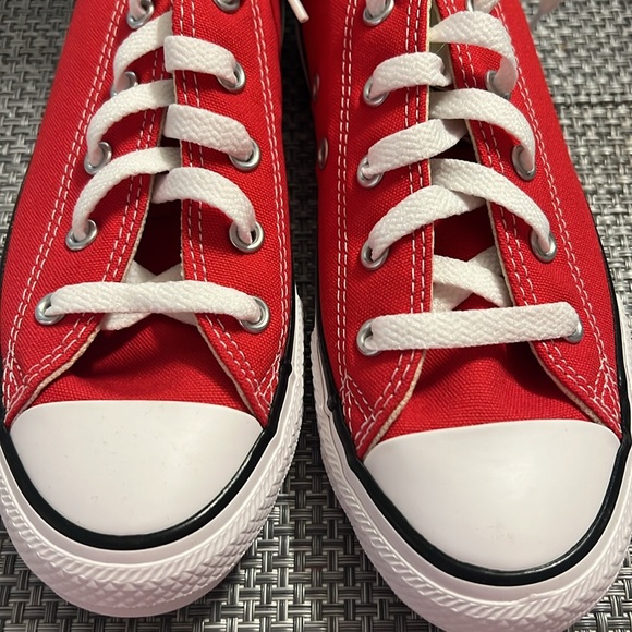 Brand new!  Converse Kids- Chuck Taylor® All Star® Core Ox (Little Kid) size 2 - Picture 2 of 4